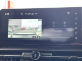 <ドライブレコーダー>初めから付いていると嬉しいアイテムですね!前後2カメラドライブレコーダー。ナビにも連動しているので便利です。