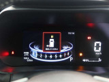 とっても見やすいメーターです。夜間時はラグジュアリーな気分にさせてくれる照明が魅力ですので、夜のドライブも楽しみになりますよ♪