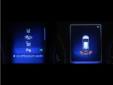 コーナーセンサーを車の前後に装備。障害物までの距離に応じて警告音を変えてお知らせ。縦列駐車時や駐車場・車庫等での取り回しをサポートします。詳細は販売店スタッフまでお尋ね下さい。