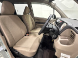 前席の画像です。是非運転席に座っていただき視界等をご確認ください。