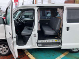 当店では、自社で仕入れした厳選車両を、多数展示しております。リーズナブルなお車を多数在庫しております。掘り出し物を探しにいらしてください。