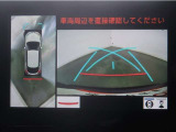 パノラミックビューモニター付きです。車両を上から見た様な映像をディスプレイオーディオ画面に表示。運転席からの目視だけでは見にくい、車両周辺の状況をリアルタイムでしっかり確認出来ます。