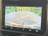 【バックカメラ】駐車時に後方がリアルタイム映像で確認できます。大型商業施設や立体駐車場での駐車時や、夜間のバック時に大活躍!運転スキルに関わらず、今や必須となった装備のひとつです!