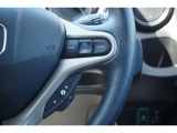【クルーズコントロール機能】運転中に設定した速度を自動的に維持し、運転の負担を軽減する便利な機能です!高速道路にもってこいの機能ですね♪