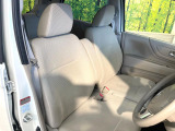 運転席シート廻りは使用感も少なく、良好な状態となっています。前オーナー様が丁寧に使っていたことがよくわかりますね。