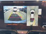 【360度カメラ】全方位モニターを装備し、車両の周囲を上空から見下ろすように映像で確認可能。駐車や狭い道での操作をサポートし、安全性を高めます。