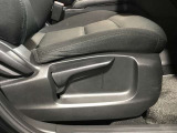 運転席は座面の上下調整ができ適切なドライビングポジションで運転できますよ♪