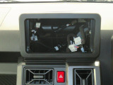 オーディオ取り付けスペースあります。 お好きなナビやオーディオを取り付け出来ます。