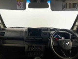 ちょっとした身だしなみがチェックできるミラー付きサンバイザーが付いています。