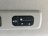 【リアクーラー】エアコンの風を後部座席まで届けてくれ、広い車内空間でも素早く快適な温度になります♪真夏や真冬に便利な機能です。
