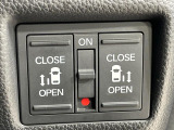 【両側パワースライドドア】スマートキーや運転席のスイッチで後席両側スライドドアの開閉が可能♪電動だから力を入れてドアを開ける必要が無く、小さなお子様でも簡単に開け閉めでき快適です♪
