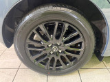 【純正アルミホイール】外観にマッチした純正アルミホイールを装着しております。各種社外アルミホイールや、スタッドレスタイヤも取扱いしております。是非ご相談ください♪