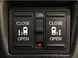 【両側パワースライドドア】両側がパワースライドドアになっており、運転席のスイッチやスマートキーでも開閉が可能です!開口部も広いので乗り降りも楽々♪