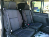 2列目シートのお写真です。 キャプテンシート仕様でゆったりとお乗りいただけます。