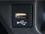 USB接続により外部オーディオと連携する事ができ車内で音楽を楽しむ事が出来ます。