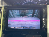 【バックカメラ】駐車時に後方がリアルタイム映像で確認できます。大型商業施設や立体駐車場での駐車時や、夜間のバック時に大活躍!運転スキルに関わらず、今や必須となった装備のひとつです!