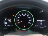 とっても見やすいメーターです。夜間時はラグジュアリーな気分にさせてくれる照明が魅力ですので、夜のドライブも楽しみになりますよ♪