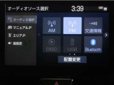ディスプレイオーディオを装備。スマートフォンとクルマを繋ぐことで、これまでのナビに加えて色々なサービスが楽しめます。