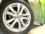 【純正15インチアルミホイール】外観にマッチした純正アルミホイールを装着しております。各種社外アルミホイールや、スタッドレスタイヤも取扱いしております。是非ご相談ください♪