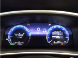 とっても見やすいメーターです。夜間時はラグジュアリーな気分にさせてくれる照明が魅力ですので、夜のドライブも楽しみになりますよ♪