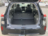 シートをすべて倒すとこんなに広々。たくさん荷物を積めます。これだけのスペースであればかなりの荷物が載せられます☆