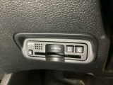 ハンドルの左下にETCがついています。高速道路の料金所の通過も楽々です!。 カードの取り出しもしやすい場所についています。
