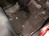 嬉しい純正フロアマット付き♪ 状態も良好です(^^♪