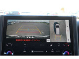 パノラミックビューモニター付きです。車両を上から見たような映像をディスプレイオーディオ画面に表示。運転席からの目視だけでは見にくい、車両周辺の状況をリアルタイムでしっかり確認できます。