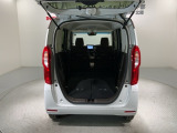 リアシートを倒すと、ラゲッジスペースを広くお使いいただけます!
