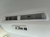 天井に後席ファン付き☆カビ菌やウイルスなどの作用を抑える「プラズマクラスター」を搭載してます☆エアコンの風を後席に送風する☆空気を循環させて、室温を均等にする☆などの特徴もあります♪