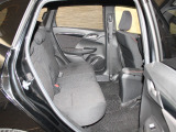 2列目シートも足元はゆったりしており快適にお座り頂けます!チャイルドシートの取り付けにも対応しており、後部座席にお乗りの方も楽しく広々と使用できます!!