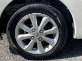 純正のアルミホイールです!お車に合ったデザインのホイールになっています!