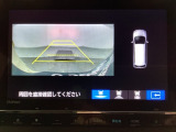 バックでの車庫入れも安心です! リアカメラが付いているバックモニター付のナビを装備しております。バンパーについているソナーや、操作線もついており距離感も画面から確認できます。