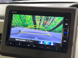 【バックカメラ】駐車時に後方がリアルタイム映像で確認できます。大型商業施設や立体駐車場での駐車時や、夜間のバック時に大活躍!運転スキルに関わらず、今や必須となった装備のひとつです!