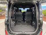 後席を格納すると、これだけの広さが!シーンに合わせたシートアレンジで、大きな荷物も積むことが出来ます♪