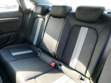 【後部座席】デビュークロス(ブラック / シルバー)シート