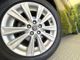 【純正18インチアルミホイール】外観にマッチした純正アルミホイールを装着しております。各種社外アルミホイールや、スタッドレスタイヤも取扱いしております。是非ご相談ください♪