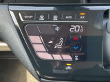 タッチパネルのオートエアコンを装備しています、自動で車内の温度調節してくれる便利な装備です。