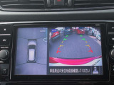 アラウンドビューモニター(車両を上から見たように表示)装着で車庫入れをサポート
