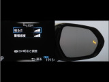 隣車線を走る車両をレーダーで検知し、ドアミラーでは確認しにくい後側方エリアに存在する車両に加え、急接近してくる車両も検知します。車両を検知するとドアミラーに搭載されたLEDインジケーターが点灯します。