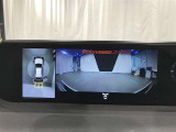 【パノラミックビューモニター】専用のカメラにより、上から見下ろしたような視点で360度クルマの周囲を確認することができます☆死角部分も確認しやすく、狭い場所での切り返しや駐車もスムーズに行えます。