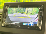 【バックカメラ】駐車時に後方がリアルタイム映像で確認できます。大型商業施設や立体駐車場での駐車時や、夜間のバック時に大活躍!運転スキルに関わらず、今や必須となった装備のひとつです!