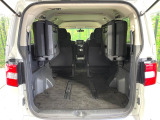 普段のお買い物や通勤、送迎等に十分な荷室スペースを確保しております。セカンドシートを倒すと、大きな荷物の積載も可能です♪