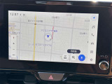 【純正ナビ】トヨタ コネクトナビ搭載で、目的地までスムーズに案内。最新の地図データと便利な通信機能で快適ドライブをサポート。