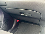 奥行きのあるグローブボックスなので車検証や小物、常備品を収納してみてください!すっきり収納できて便利です!