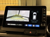 リバースギアに入れるだけで後方の表示へ切り替わります。夜間や雨の日の駐車も楽になりますよ。