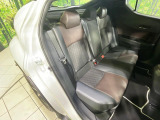 後部座席も気になるようなキズ・汚れやへたり等、大きなダメージはなく、良好な状態です。