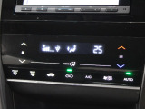 フルオートエアコンが装備されています!お好みの温度設定をするだけでエアコンの風量やモードの切り替えを自動でコントロールしてくれます!ユーザーの操作が少なく燃費走行にもつながります!