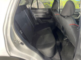 後部座席も気になるようなキズ・汚れやへたり等、大きなダメージはなく、良好な状態です。