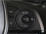 レーダークルーズコントロール(全車速追従機能付)付きです。車速に応じて追従支援してくれるので、ロングドライブも快適です。詳細は販売店スタッフまでおたずねください。
